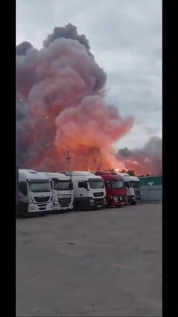 Вторичная детонация после прилета в склад боеприпасов в Киеве