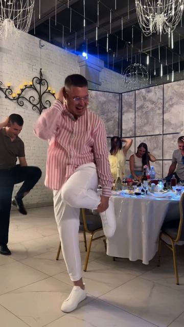 «Любовь сильнейших» Или кому достанется букет невесты😅