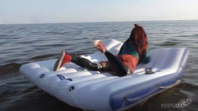 Wet, funny and gorgeous смотреть онлайн
