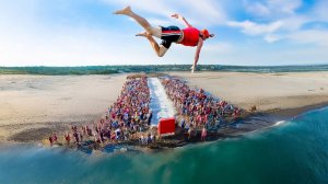 Этот Slip N' Slide вышел из-под контроля. Завораживающие прыжки в воду