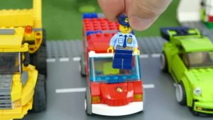 ЛЕГО Человечки в поисках машинок! 🏎️🔍