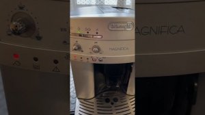 Кофемашина Делонги мигают нижние индикаторы,не включается