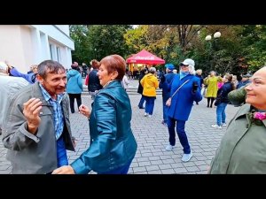 5.10.25г... «А Я Люблю Мужиков»... звучит на Танцполе в Гомельском парке...