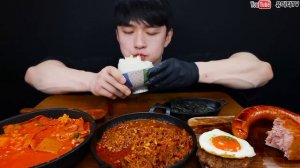 Кореец ест ветчину, Колбасу, фасолевый бульон и рис. Мукбанг. 🔥 остро / очень остро