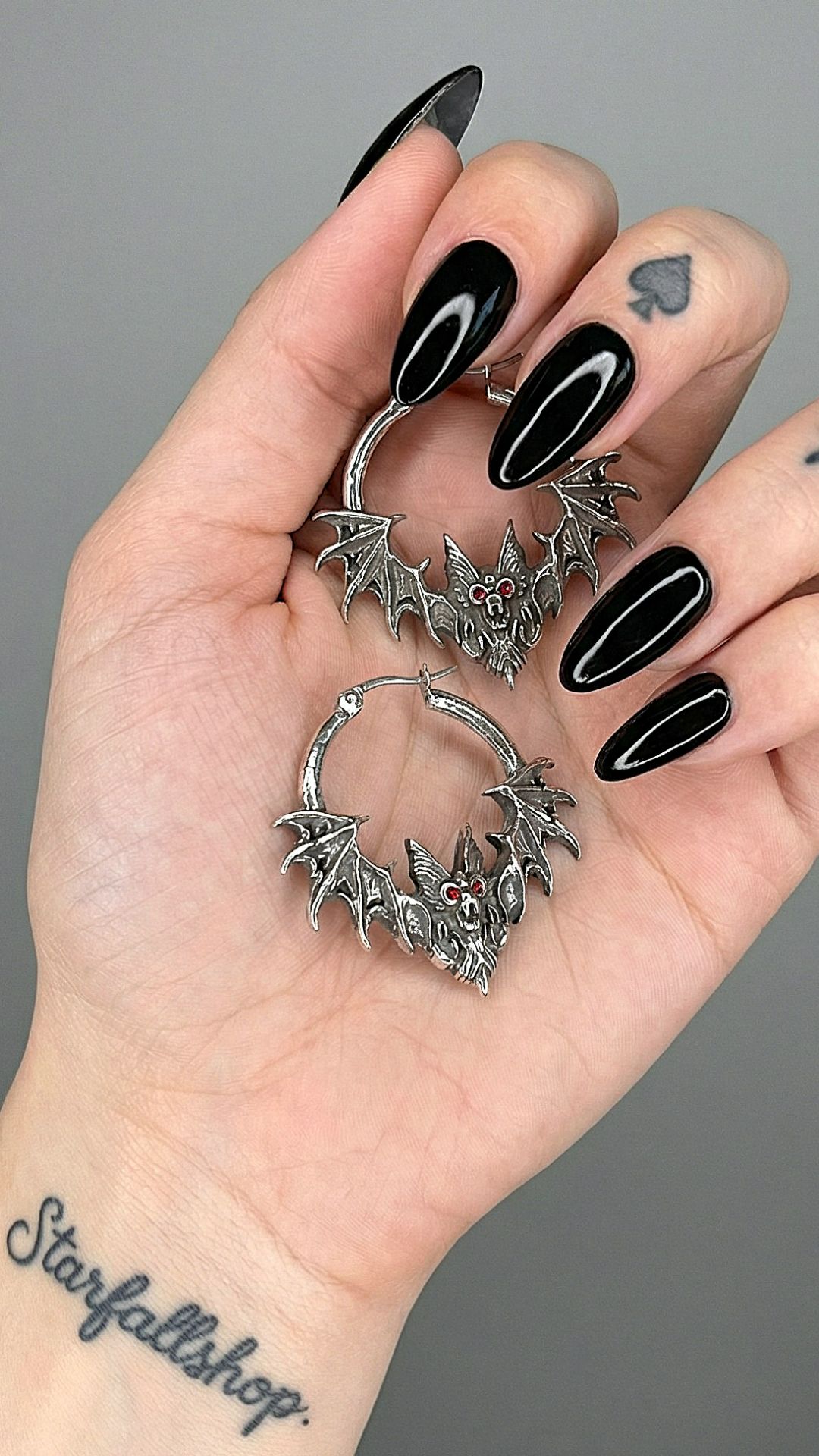 Крупные дизайнерские серьги "Тёмные соглядатаи" от StarfallShop