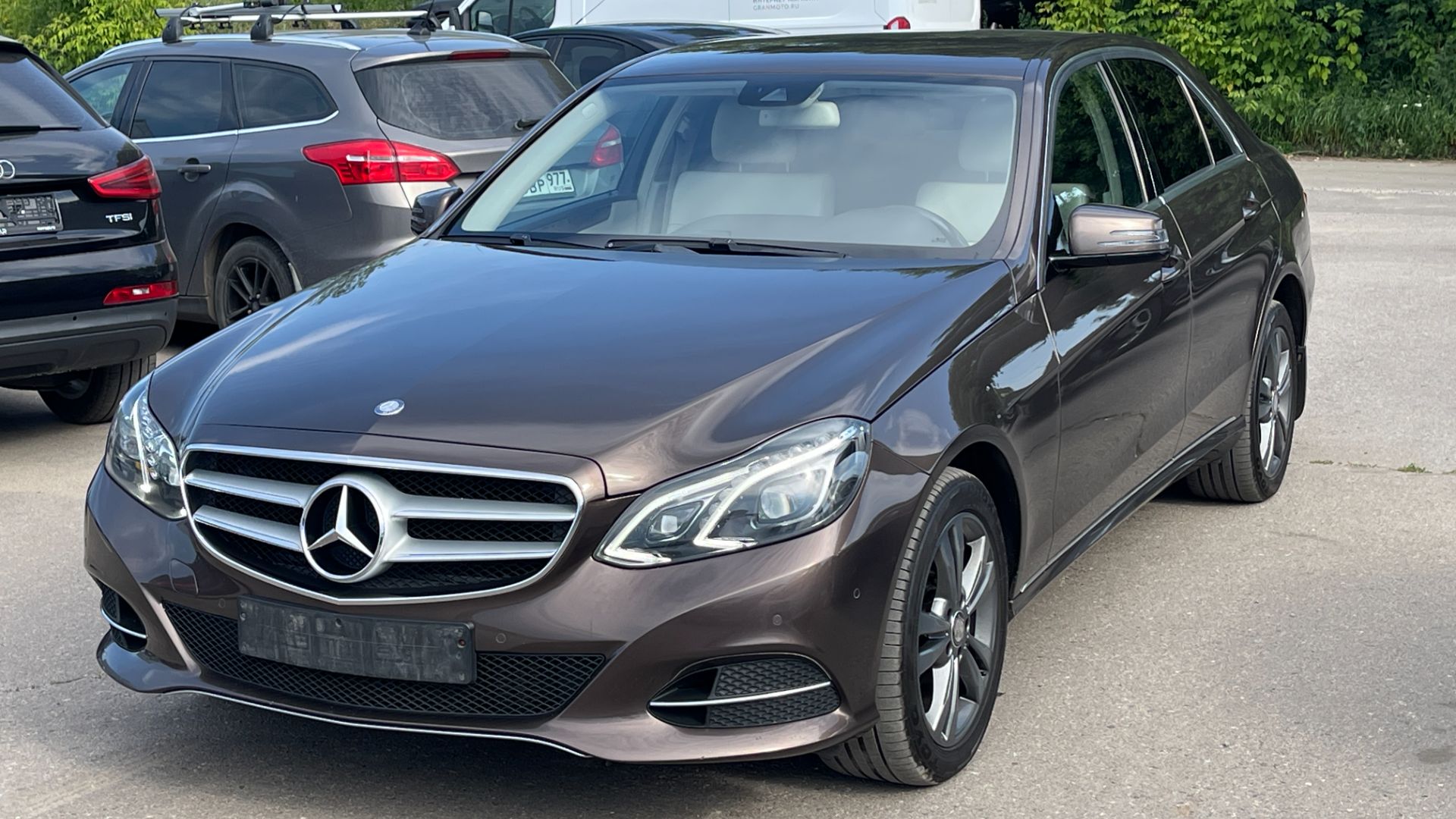 MERCEDES-BENZ   E200 (2014)