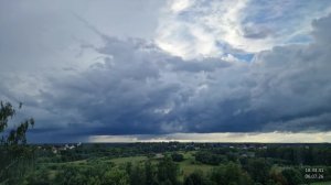 Солнце, закат и небо с тучами