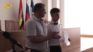 В АДМИНИСТРАЦИИ ЖЕЛЕЗНОГОРСКА НАГРАДИЛИ ПОЛУЧИВШИХ МАКСИМАЛЬНЫЕ БАЛЛЫ НА ЕГЭ ВЫПУСКНИКОВ