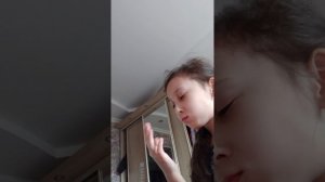 ем чипсы