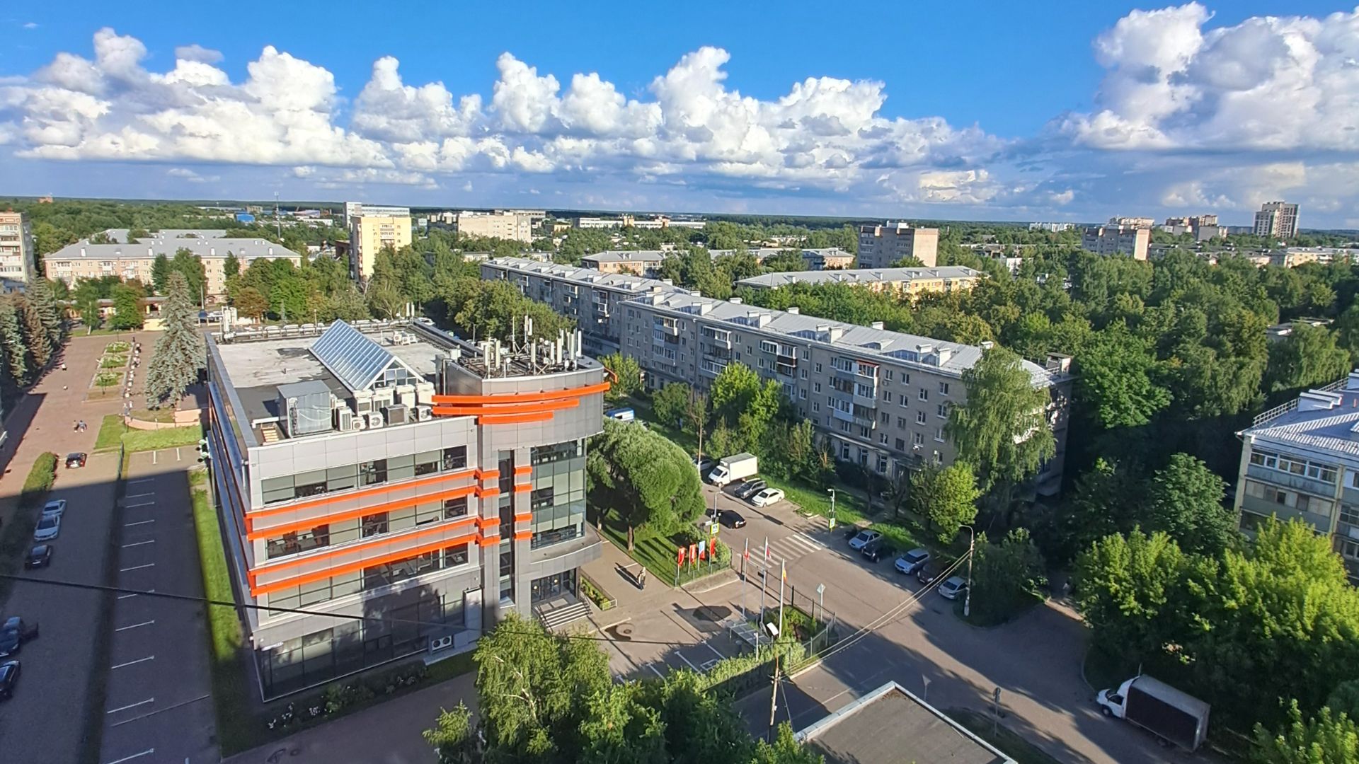 В продаже двухкомнатная квартира в мкр Климовск, Октябрьская пл. дом 4.