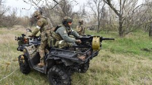 Квадрогруппы «БАРС-13» прорываются под дронами ВСУ к бойцам в Константиновке