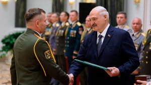 Лукашенко принял участие в церемонии чествования выпускников высших военных учебных заведений