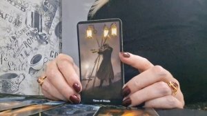 Оба молчите. Что дальше? Расклад Таро