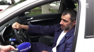 В КЧР ветерану СВО передали специально адаптированную автомашину