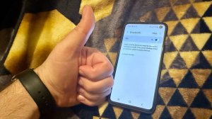 Что делать если  пишет что подключены наушники на телефоне хотя они отключены