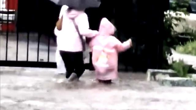 Улица Екатеринбурга после дождя
