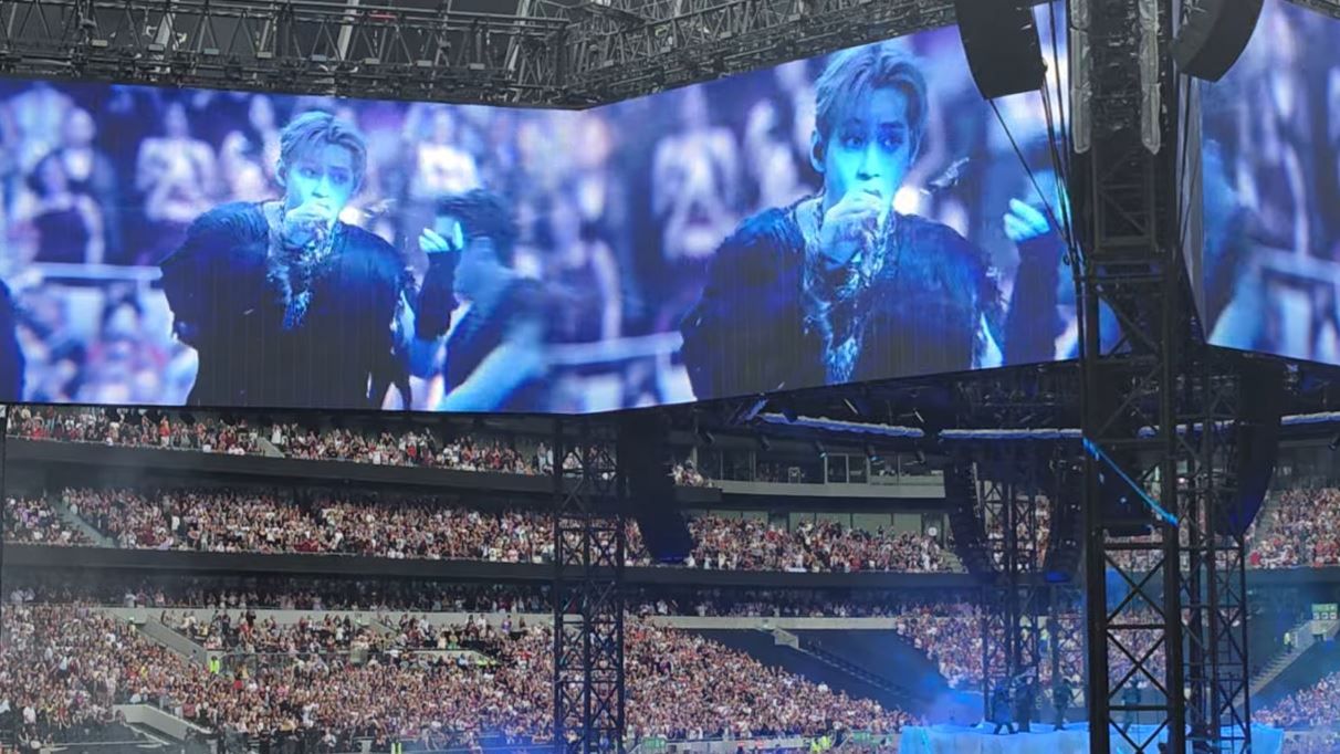Концерт BTS в Лондоне 06.07.2026... SWIM , Merry Go Round break ... смотреть онлайн