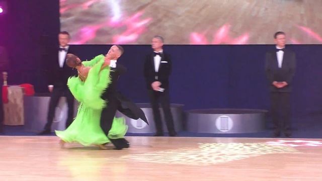 Взрослые St (Open): вальс, танго, венский вальс, фокстрот, квикстеп. Belarus Open Cup /бальные танцы смотреть онлайн