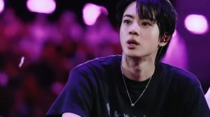 Джин из BTS сделал неожиданный сюрприз для ARMY на сцене в Лондоне в первый день...