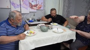 Приготовили вкусный обед с картошкой селёдочкой и пловом ПОДВАЛ ИЛЬИЧА обед в кругу семьи