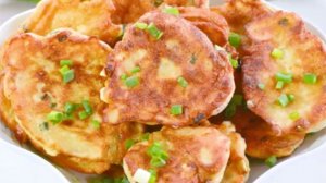 Ленивые пирожки с луком и яйцом