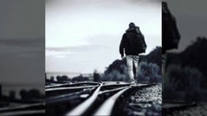 Не бросай камень в спину.