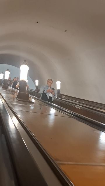 Станция "Университет" поездка на эскалаторе 1