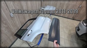 Как снять нижний молдинг задних дверей Volkswagen Tiguan 2011-2019 год