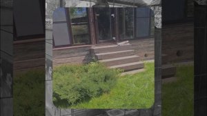 1000063579.mp4 (Собака слушает об устройстве приточно-вытяжной вентиляции в доме А-фрейм)