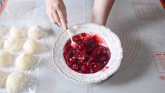 Булочки как ПУХ БЕЗ ДОЛГОГО ВЫМЕШИВАНИЯ теста от Танюшина Кухня смотреть онлайн