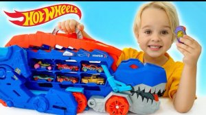 🍿 Крис играет с игрушечными машинками и спасает город Hot Wheels