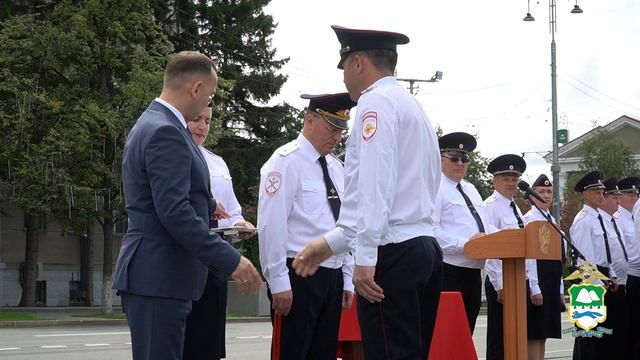 Полицейские Курганской области получили ключи от новых служебных автомобилей
