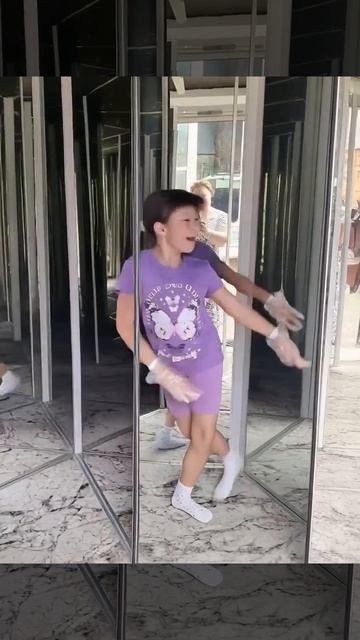 Танцы в Зазеркалье