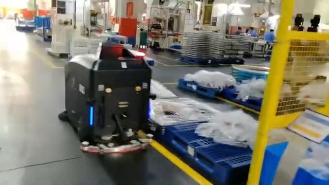 Уборка цеха без помех для людей | Kokobots S95 в своей зоне 🤖🏭 смотреть онлайн