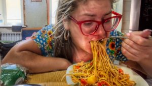 МУКБАНГ СВИНОЖОР рассказываю всякую чухню