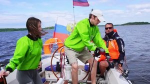 Яхты - это романтичный вид спорта, а стильная экипировка - это нужный акцент  красоты образа!