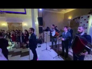 Танец жениха и невесты.Уэредадэ гуп.