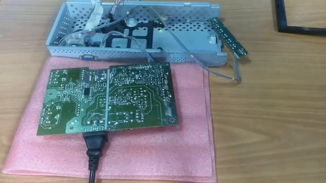 Ремонт монитора LG 1719S. Простая поломка. смотреть онлайн