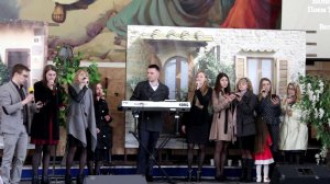 Велик наш Бог на троне
