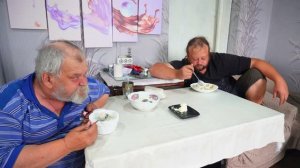 Сохранил целую ягоду в варенье Строю теплицу Кушаем с папой Сибирский Влог ПОДВАЛ ИЛЬИЧА