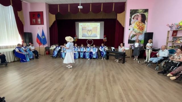 Выступление в Астраханском доме - интернате с песней Дружба