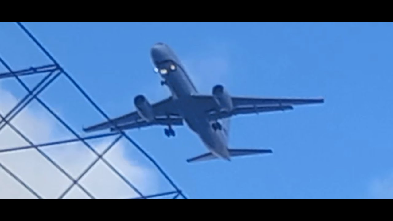 Ту-214СР СЛО Москва-Омск садится вечером над центром Омска. смотреть онлайн
