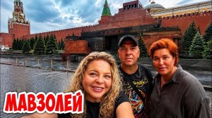 Наталья Фальконе. У Ленина одна рука в кулаке