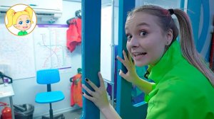 Алиса Шоу в городе Кидбург выбираем профессию - Развивающее шоу для детей малышей