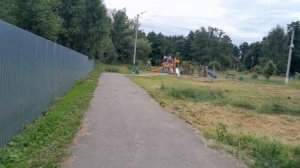 Басик на детской площадке.