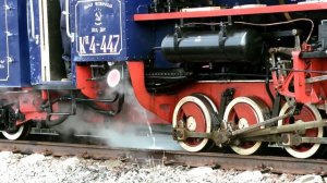 Паровоз Кп4-447 с поездом Сказка / Steamloc Kp4-447 (МЦЖД)