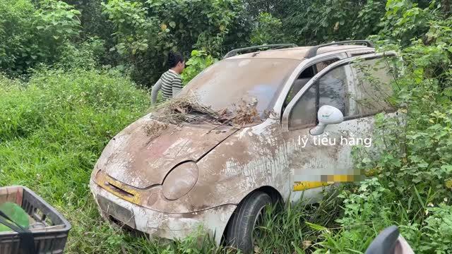 Вьетнамская девушка "нашла" и "отремонтировала" старенький Daewoo смотреть онлайн