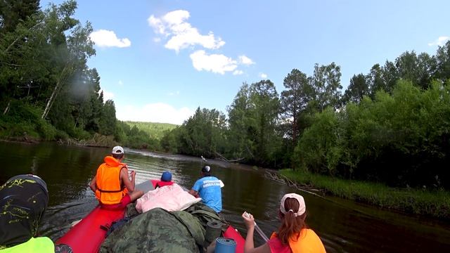 Пришли на реку и не узнали её. Вода большая. Сплав по Тойсуку