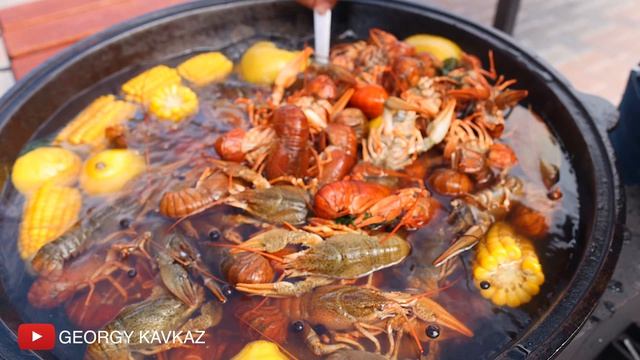 ВАРИМ РАКОВ В ОГРОМНОМ ЧАНЕ НА ВСЕХ 🦞 смотреть онлайн