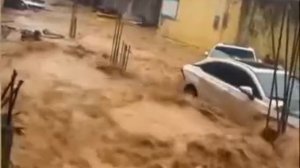 16 человек оказались под завалами после оползня в Китае.

Все произошло сегодня утром в городе Лунна